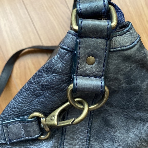 Frye & Co. leather weather worn purse with long and short straps zipper top - Picture 7 of 12